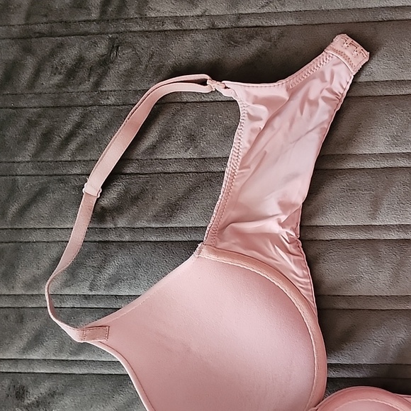 Victoria's Secret 32C - Picture 5 of 12